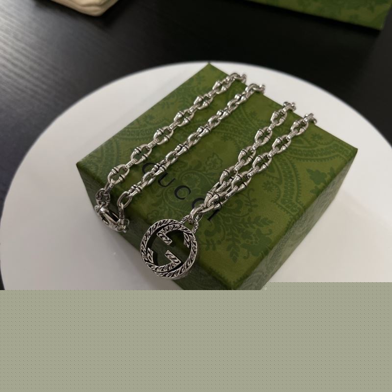 G*u*i necklaces